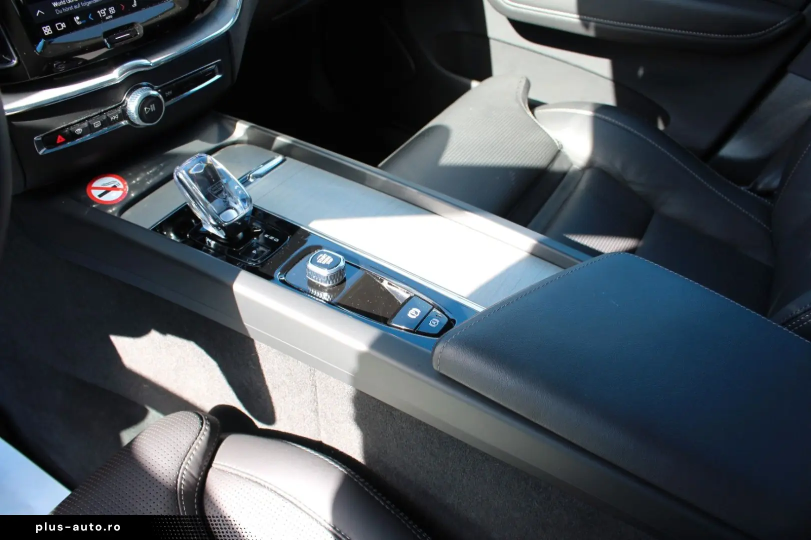 VOLVO XC60 B5 Petrol UltraDark Massage Bowers AirSusp Vent