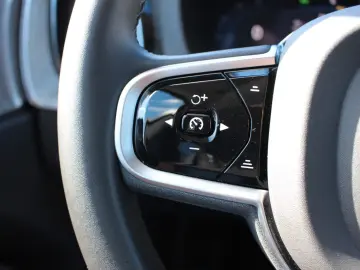 VOLVO XC60 B5 Petrol UltraDark Massage Bowers AirSusp Vent