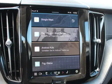 VOLVO XC60 B5 Petrol UltraDark Massage Bowers AirSusp Vent