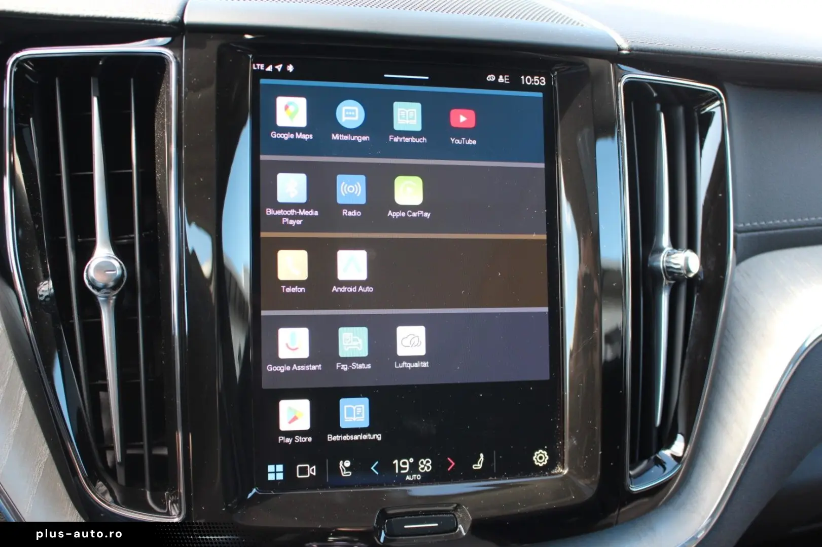 VOLVO XC60 B5 Petrol UltraDark Massage Bowers AirSusp Vent