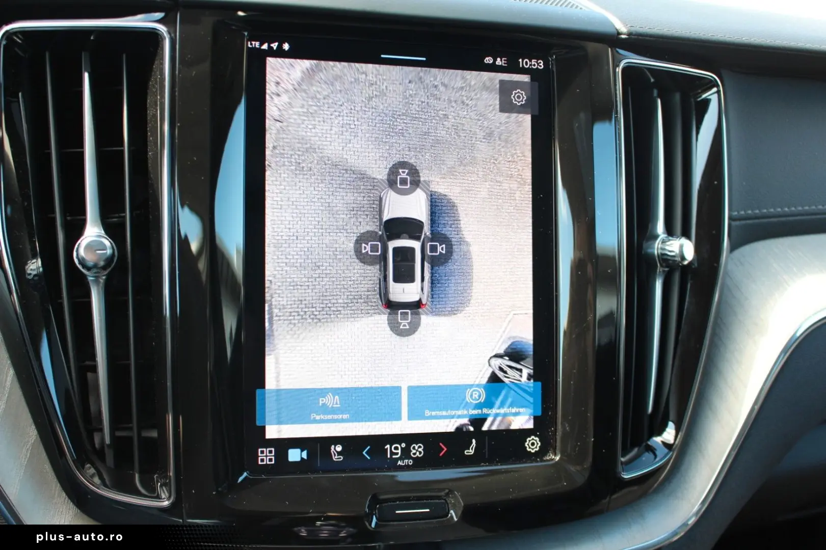 VOLVO XC60 B5 Petrol UltraDark Massage Bowers AirSusp Vent