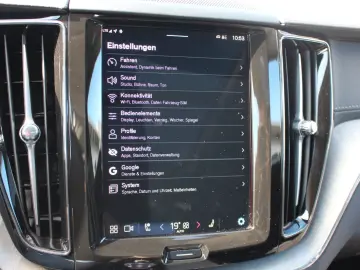 VOLVO XC60 B5 Petrol UltraDark Massage Bowers AirSusp Vent