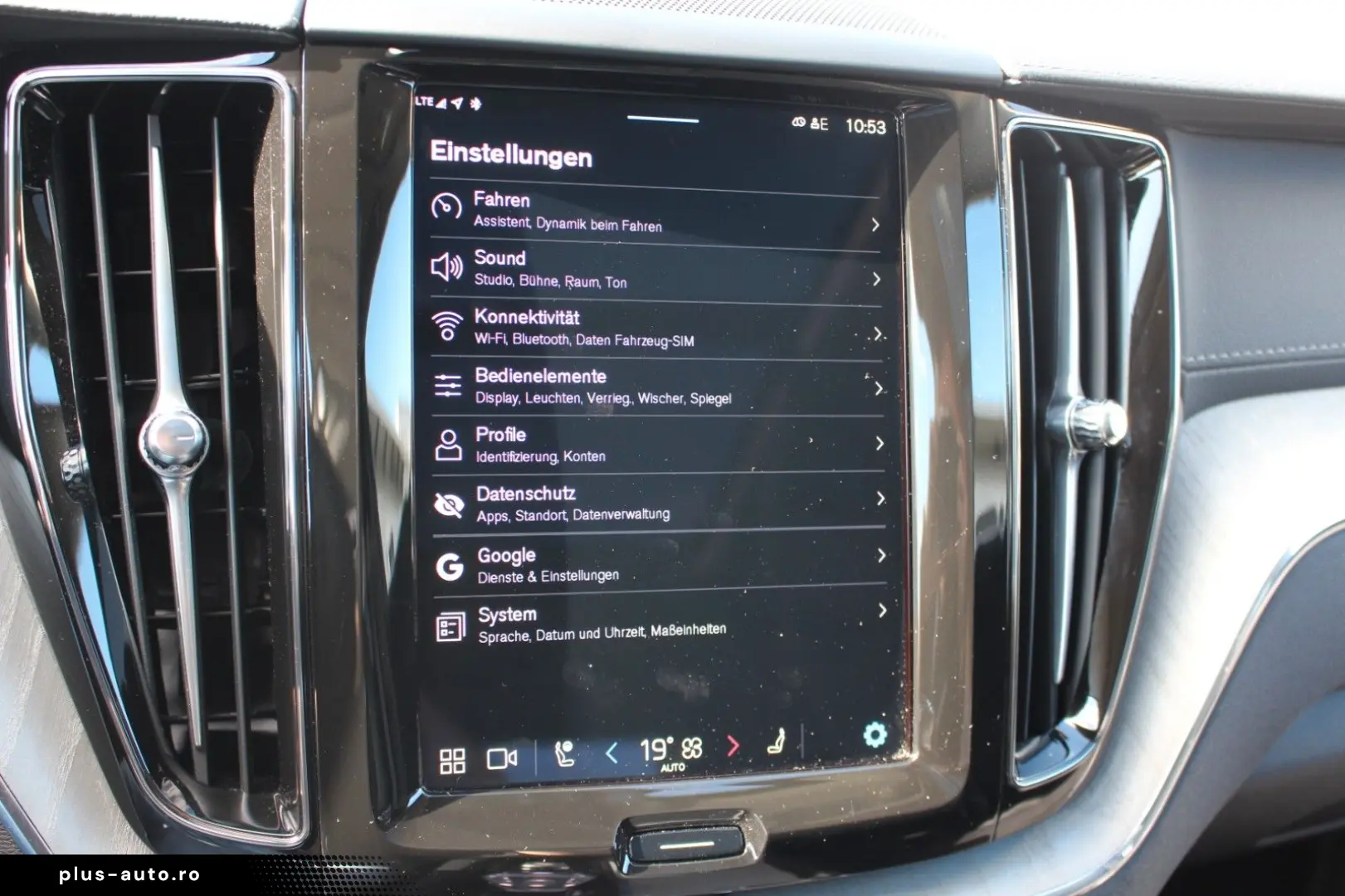 VOLVO XC60 B5 Petrol UltraDark Massage Bowers AirSusp Vent