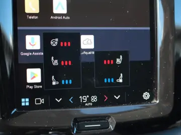 VOLVO XC60 B5 Petrol UltraDark Massage Bowers AirSusp Vent