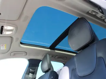 VOLVO XC60 B5 Petrol UltraDark Massage Bowers AirSusp Vent