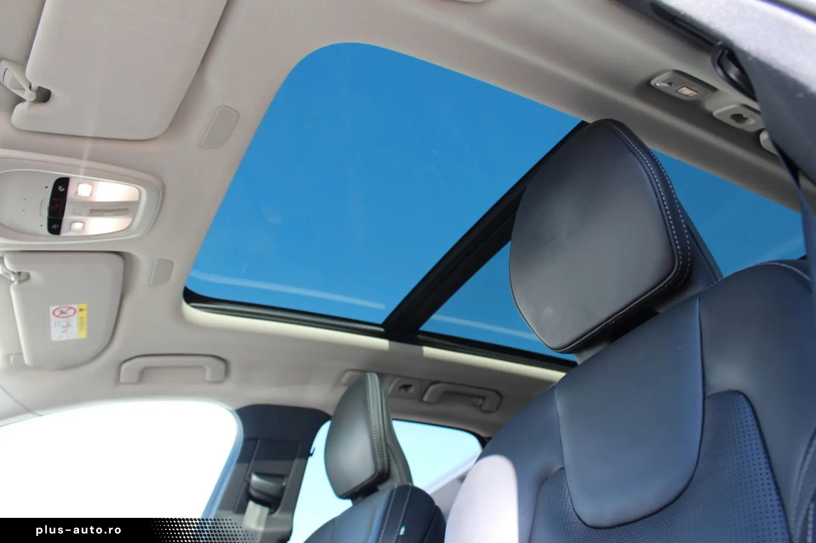 VOLVO XC60 B5 Petrol UltraDark Massage Bowers AirSusp Vent