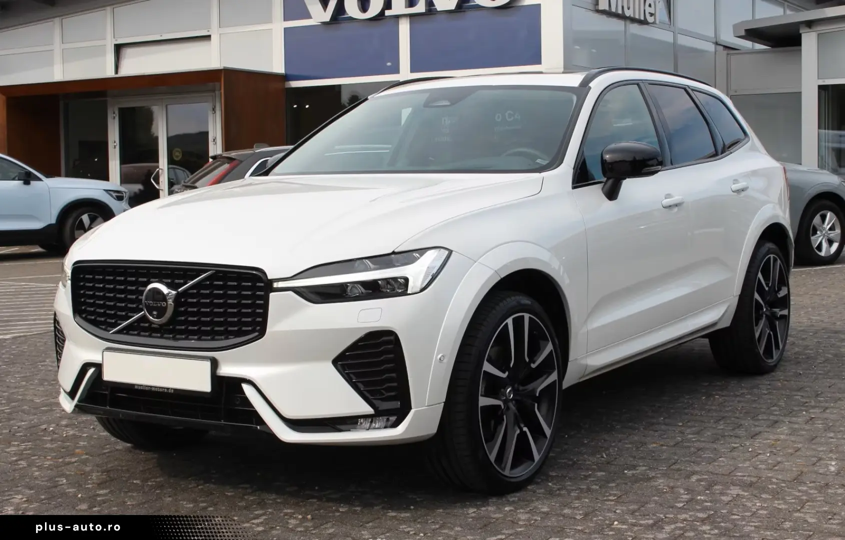 VOLVO XC60 B5 Petrol UltraDark Massage Bowers AirSusp Vent