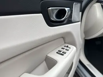 VOLVO XC60 B5 B AWD Ultra Dark Massage Bowers AirSusp