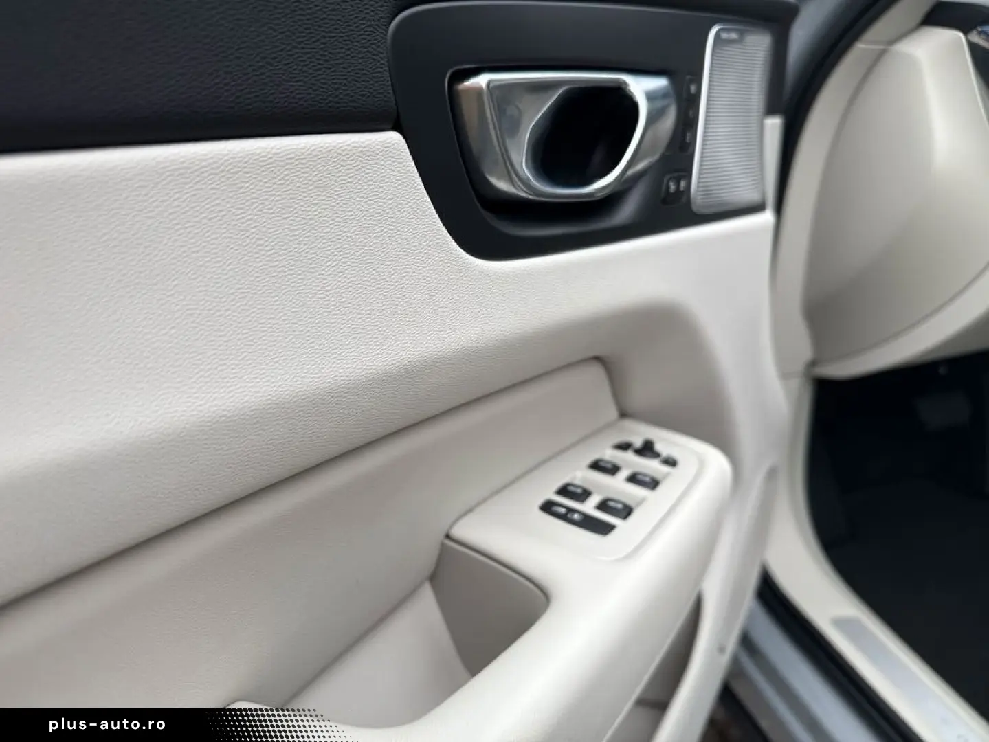 VOLVO XC60 B5 B AWD Ultra Dark Massage Bowers AirSusp