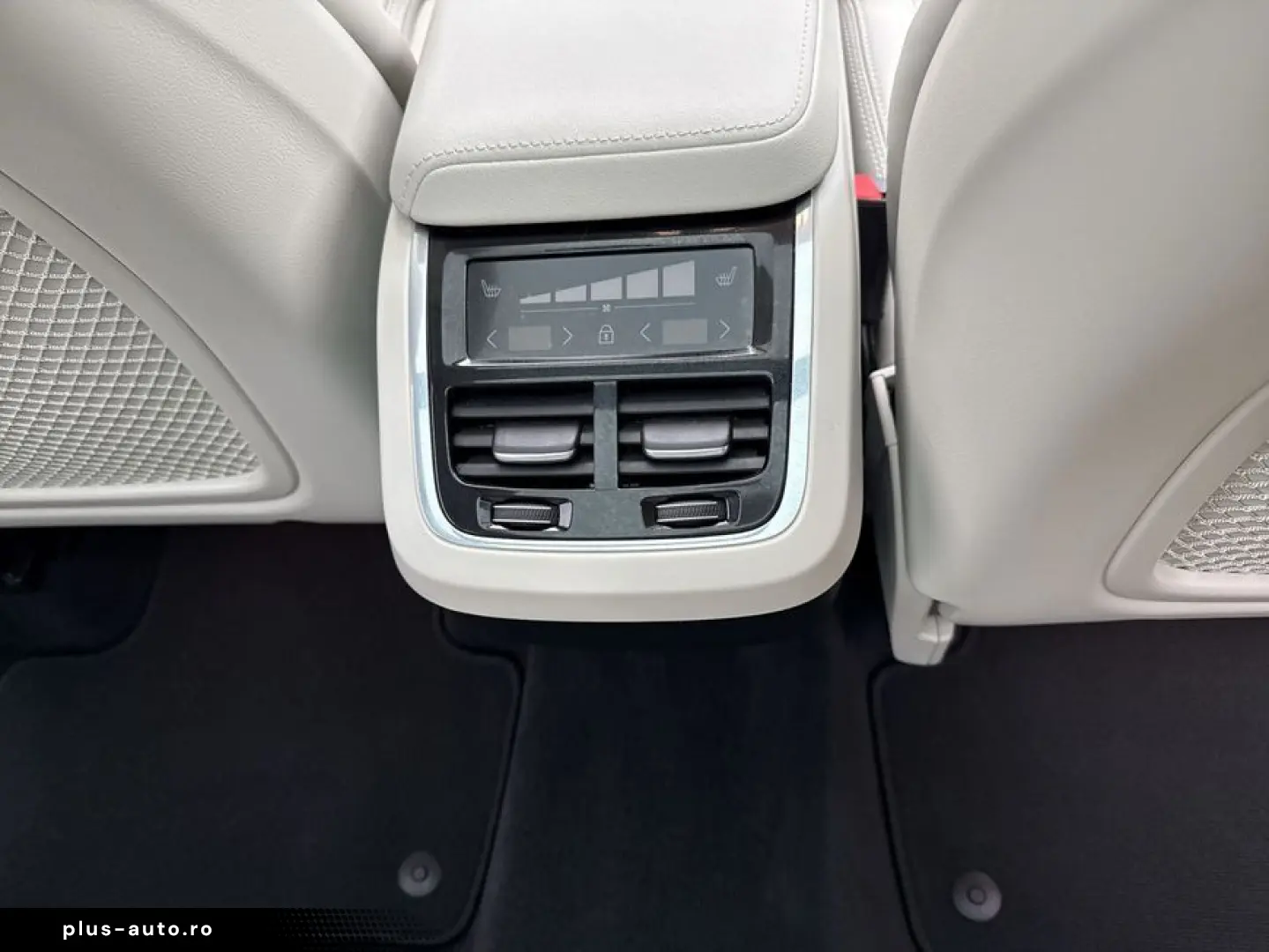 VOLVO XC60 B5 B AWD Ultra Dark Massage Bowers AirSusp