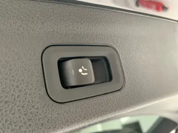 MERCEDES-BENZ GLE 300 d 4M  AMG NIGHT AHK MEMO PANO 360  SHZ