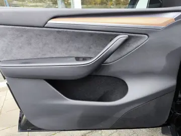 TESLA Model Y PERFORM AWD PANO NAVI STDHZ ACC 360 AHK