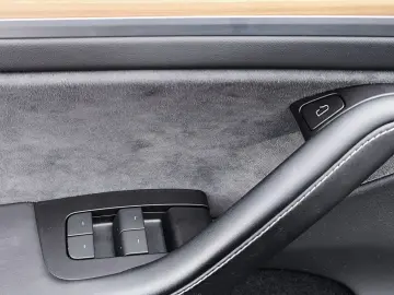 TESLA Model Y PERFORM AWD PANO NAVI STDHZ ACC 360 AHK