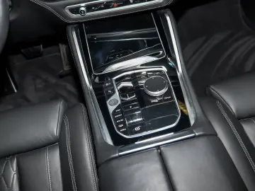 BMW X6 xDrive30d M Sport HUD PANO RFK NAVI LED PDC V