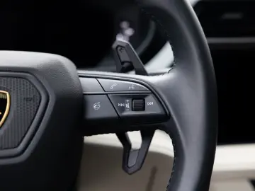 LAMBORGHINI Urus SE   Viola Galaxias   Akrapovic   PPF