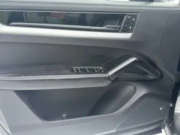 PORSCHE Cayenne Coupe E-Hybrid Sportdesign Matrix Pano