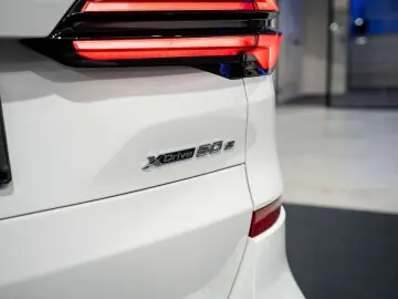 BMW X5 X5 xDrive50e - B&W - HUD - Massage - Sky loun