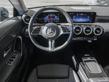 MERCEDES-BENZ CLA 250 e Progressive Kamera Sitzheizung LED