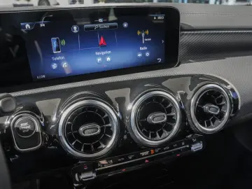MERCEDES-BENZ CLA 250 e Progressive Kamera Sitzheizung LED