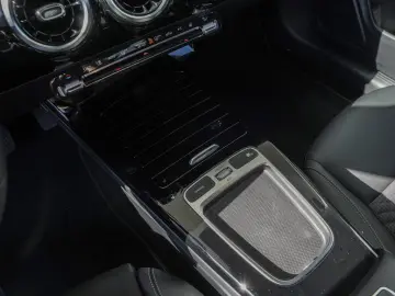 MERCEDES-BENZ CLA 250 e Progressive Kamera Sitzheizung LED