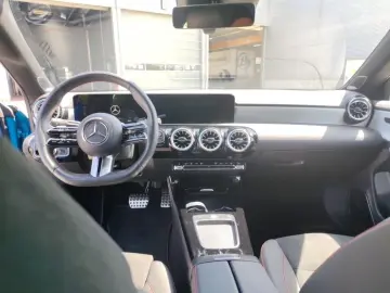 MERCEDES-BENZ CLA 250 e Coupé AMG Distronic Kam LED