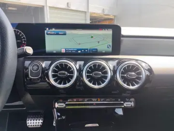 MERCEDES-BENZ CLA 250 e Coupé AMG Distronic Kam LED