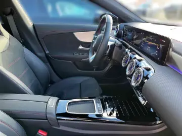 MERCEDES-BENZ CLA 250 e AMG PREMIUM PLUS Distr Pano Key 360