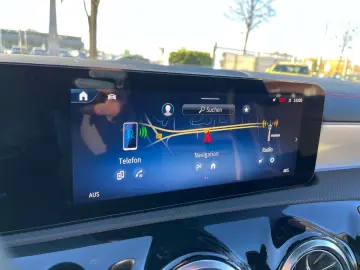 MERCEDES-BENZ CLA 250 e AMG PREMIUM PLUS Distr Pano Key 360