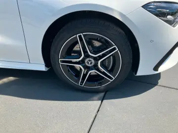 MERCEDES-BENZ CLA 250 e 360 KAMERA PANORAMA CARPLAY