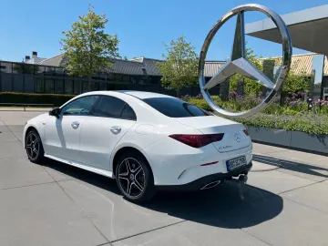 MERCEDES-BENZ CLA 250 e 360 KAMERA PANORAMA CARPLAY