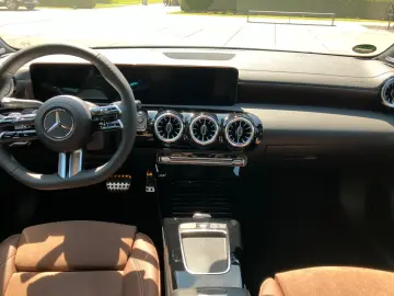 MERCEDES-BENZ CLA 250 e 360 KAMERA PANORAMA CARPLAY