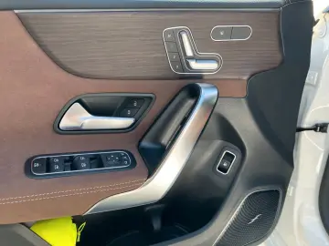 MERCEDES-BENZ CLA 250 e 360 KAMERA PANORAMA CARPLAY