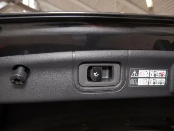 MERCEDES-BENZ C 300 e    AVANTGARDE AHK DISTR KAMERA&hellip;