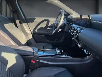 MERCEDES-BENZ A 250 e Prog. Mbux Distronic Kamera Sitzh.