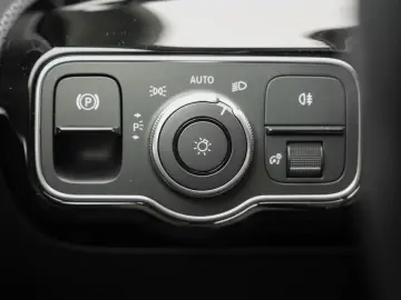 MERCEDES-BENZ A 250 e Progressive MBUX Navi-Prem. Kamera