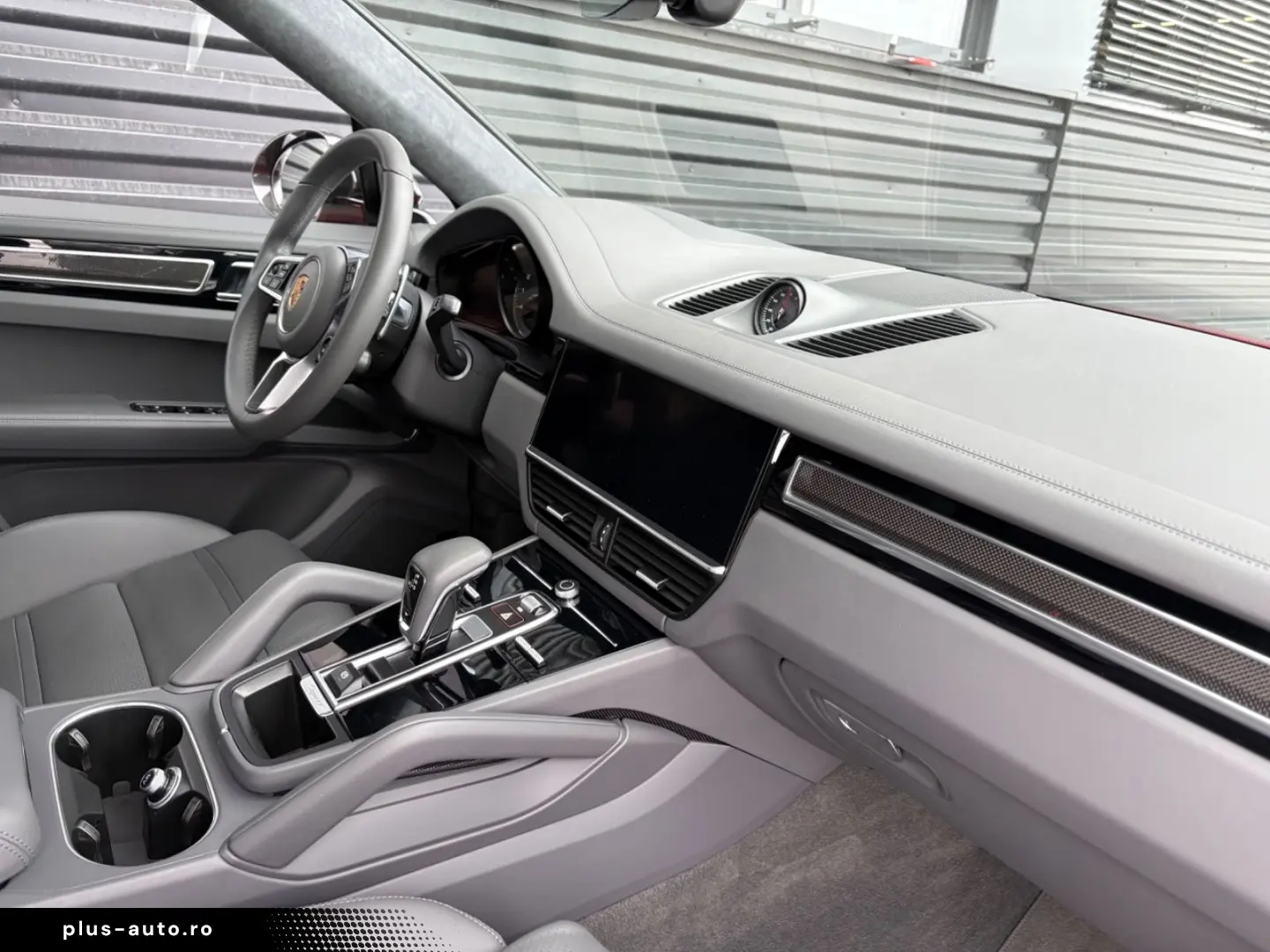 PORSCHE Cayenne GTS Coupe-HEAD UP-KAMINROT-1.HAND