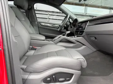 PORSCHE Cayenne GTS Coupe-HEAD UP-KAMINROT-1.HAND