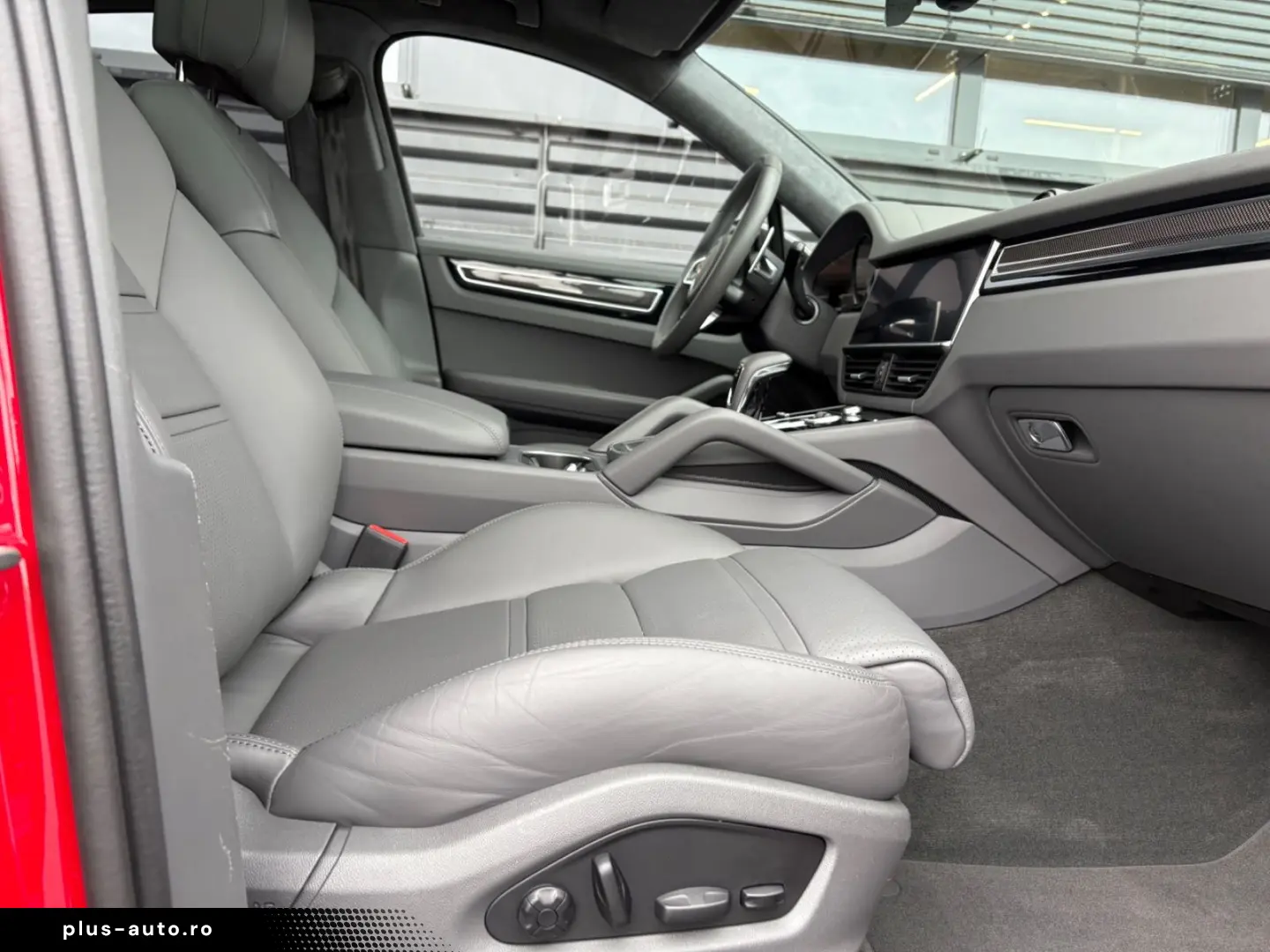 PORSCHE Cayenne GTS Coupe-HEAD UP-KAMINROT-1.HAND