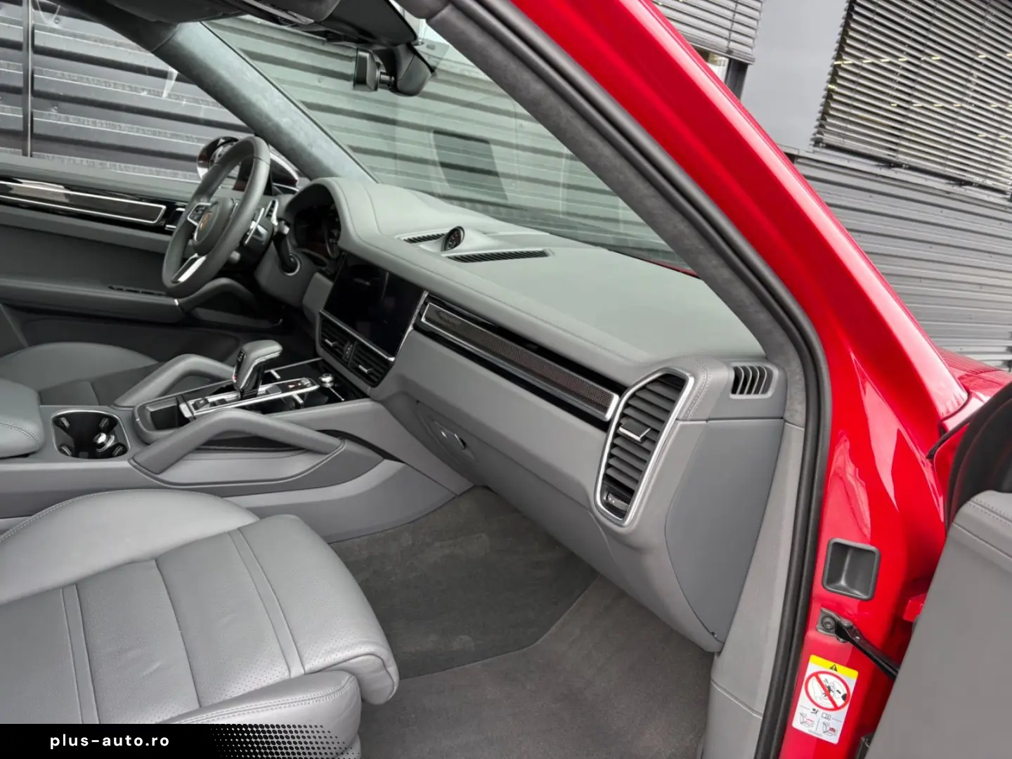 PORSCHE Cayenne GTS Coupe-HEAD UP-KAMINROT-1.HAND