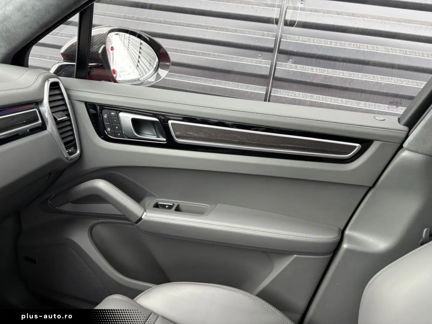 PORSCHE Cayenne GTS Coupe-HEAD UP-KAMINROT-1.HAND