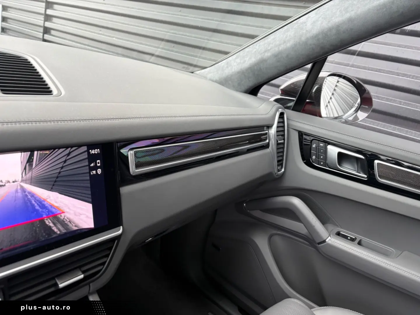 PORSCHE Cayenne GTS Coupe-HEAD UP-KAMINROT-1.HAND