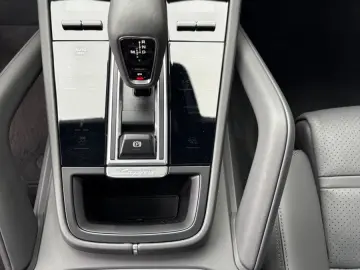 PORSCHE Cayenne GTS Coupe-HEAD UP-KAMINROT-1.HAND