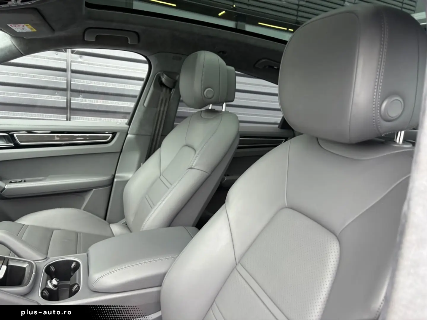 PORSCHE Cayenne GTS Coupe-HEAD UP-KAMINROT-1.HAND