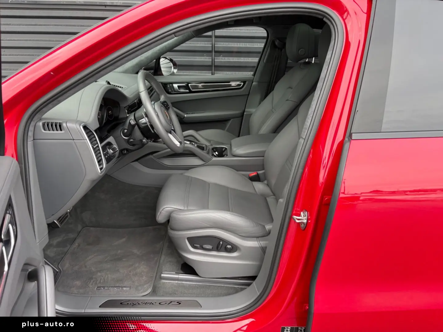 PORSCHE Cayenne GTS Coupe-HEAD UP-KAMINROT-1.HAND