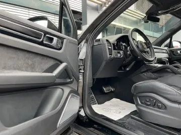 PORSCHE Cayenne GTS MATRIX HUD BURMESTER PANORAMA AHK