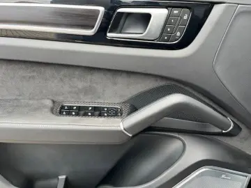 PORSCHE Cayenne GTS MATRIX HUD BURMESTER PANORAMA AHK