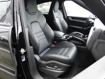 PORSCHE Cayenne Coupe
