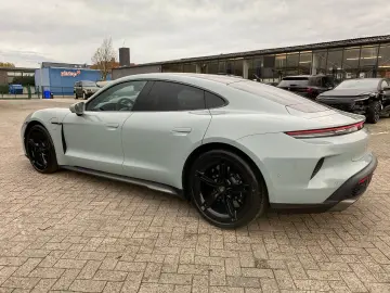 PORSCHE Taycan Turbo S Keramik Pano HUD Chrono 360 Bose