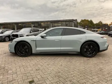 PORSCHE Taycan Turbo S Keramik Pano HUD Chrono 360 Bose
