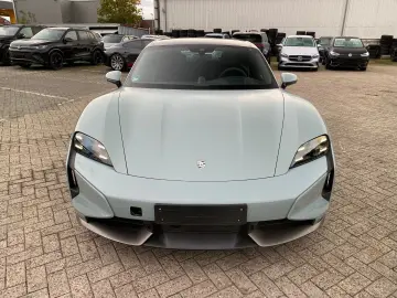 PORSCHE Taycan Turbo S Keramik Pano HUD Chrono 360 Bose